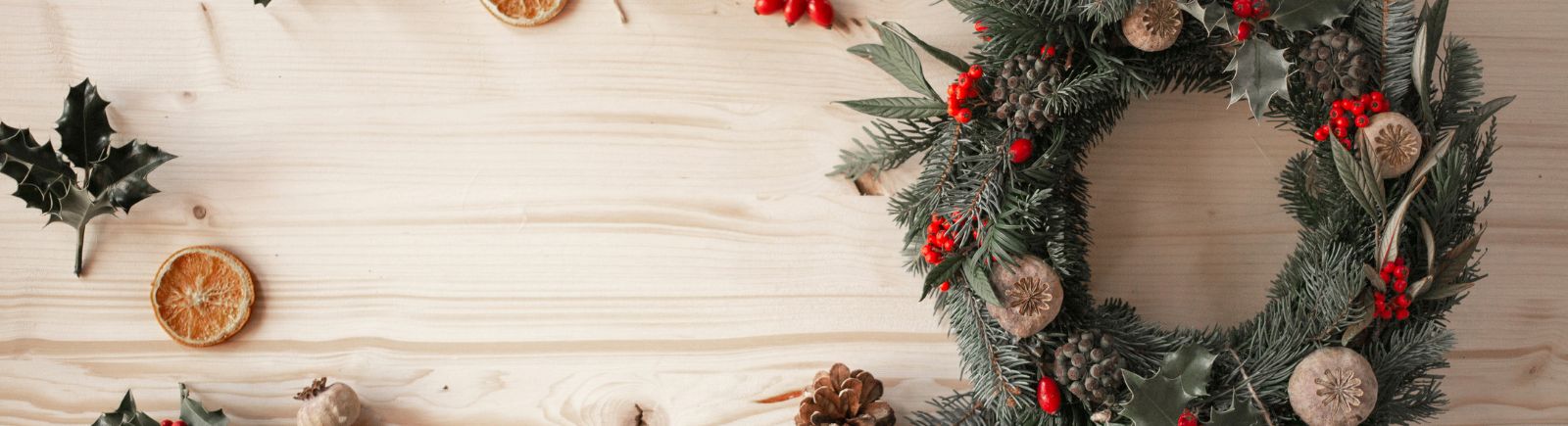 Χριστουγεννιάτικα Στεφάνια & Κλαδιά